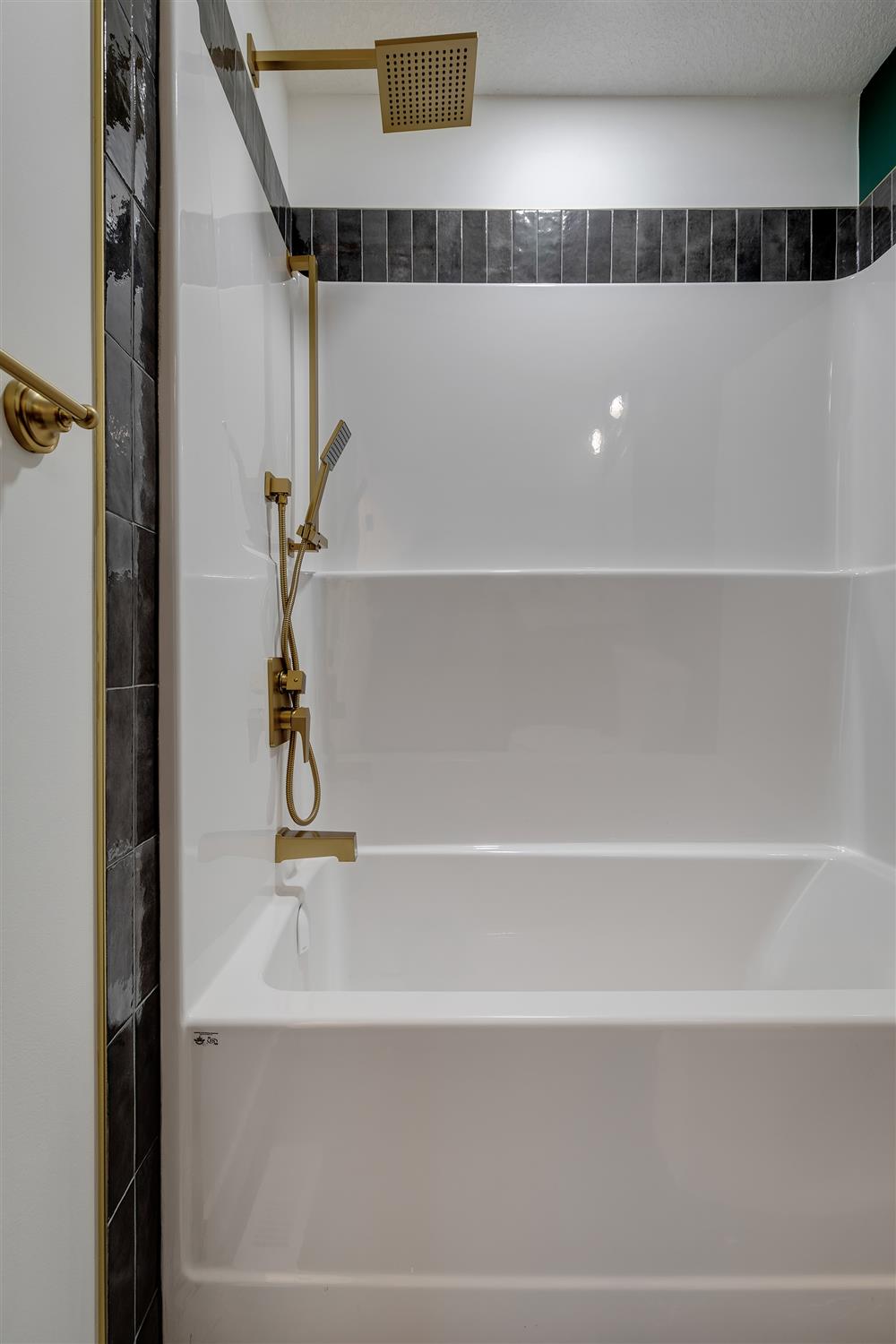 111 148 Avenue NW, Calgary — photo 18
