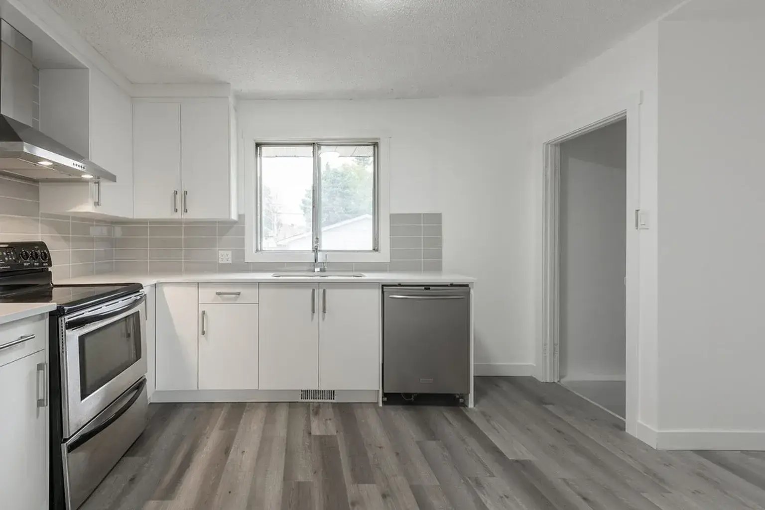 1831 44 St SE, Calgary — photo 3