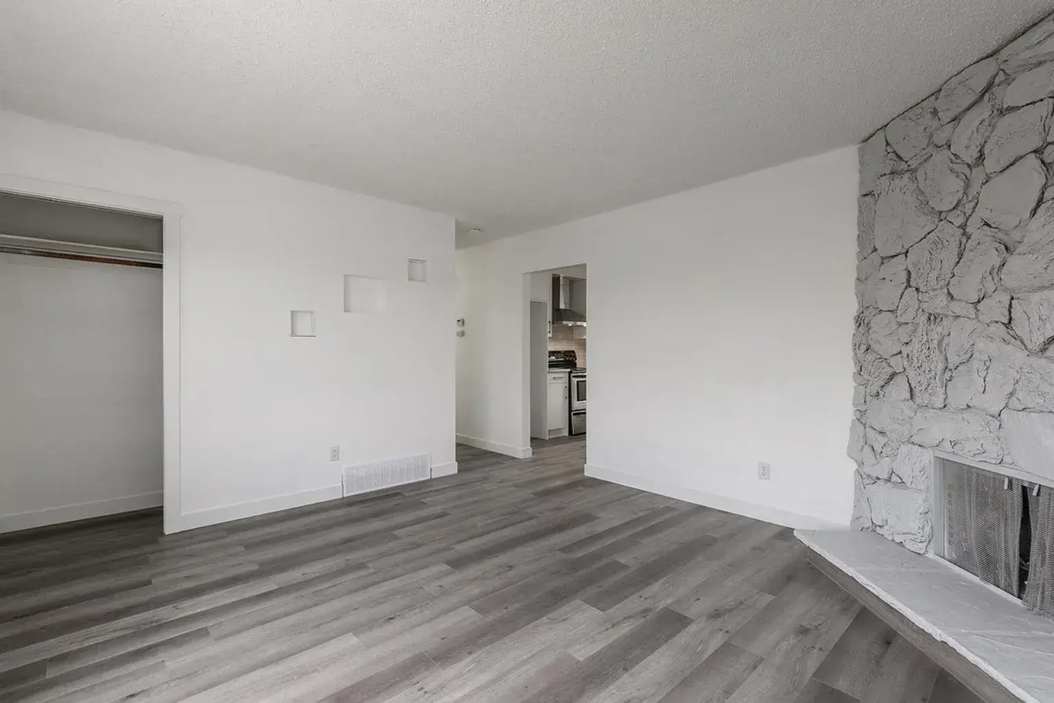 1831 44 St SE, Calgary — photo 10