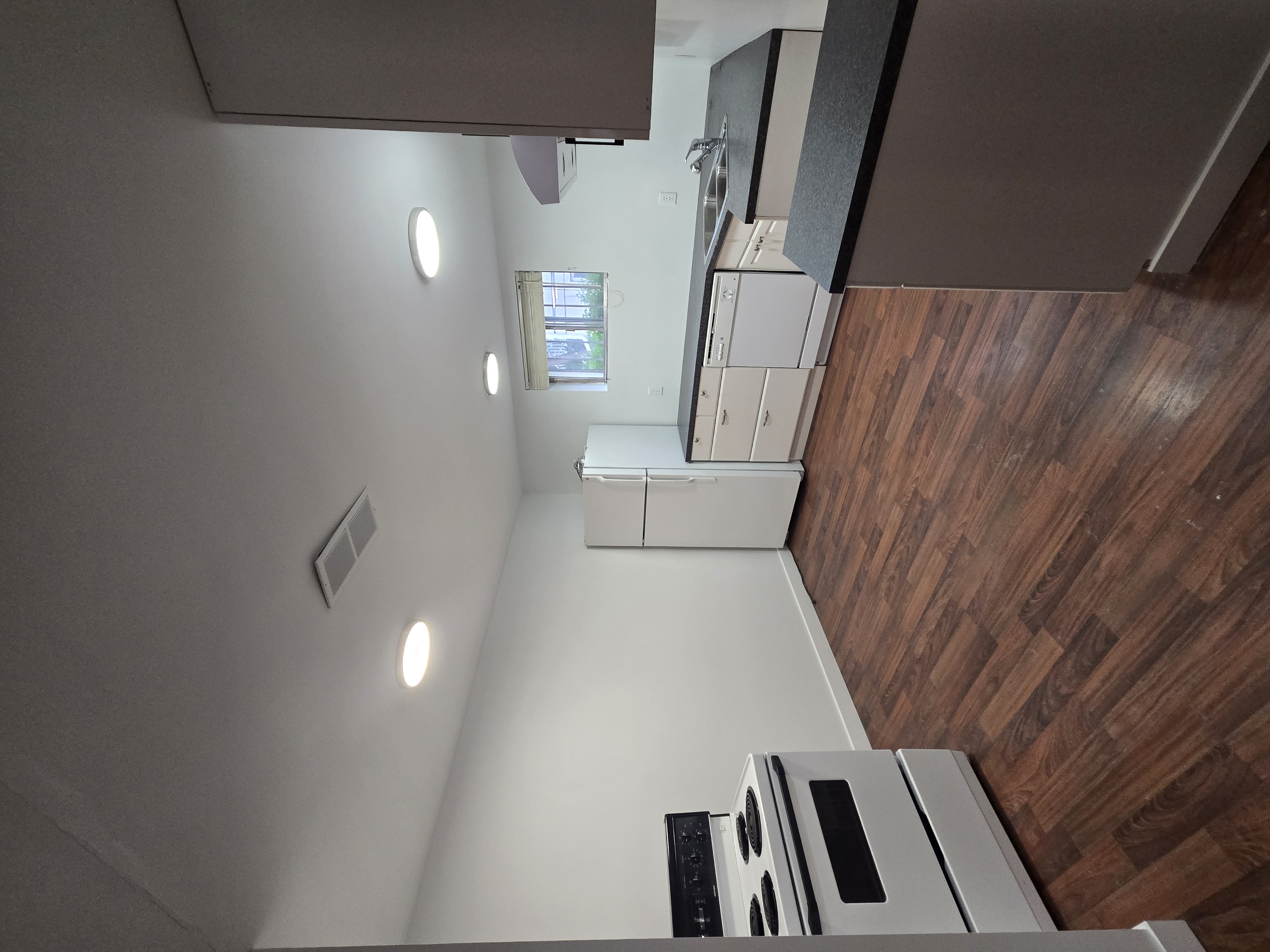 2204 25 Ave NW, Calgary — photo 3