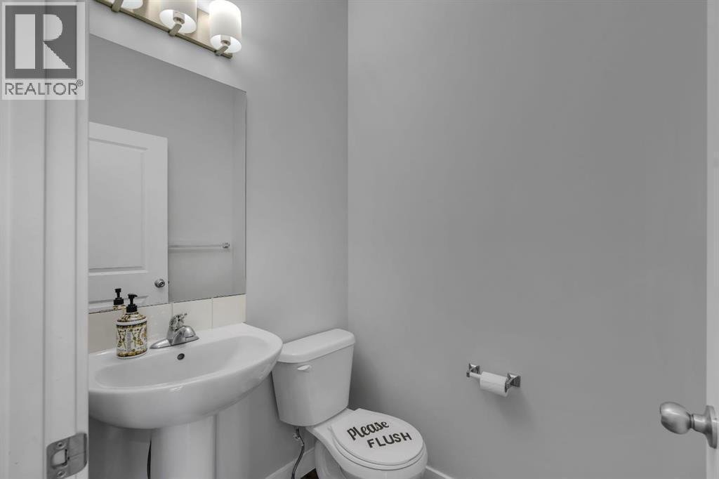 46 Midtown Blvd SW, Airdrie — photo 8